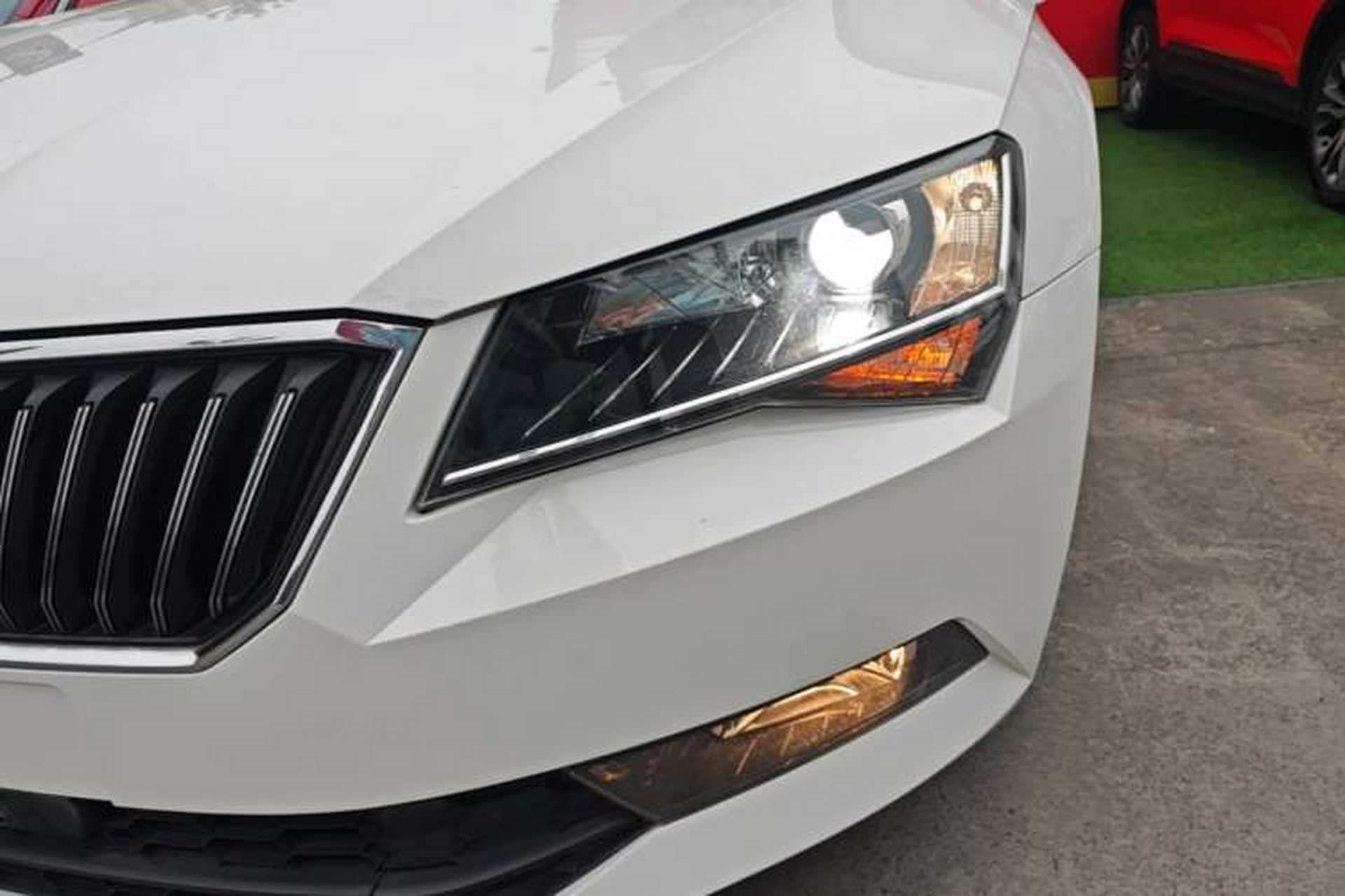 Used Skoda Superb 2013 1.8TSI Automatic MingShi Edition Left Front Headlight