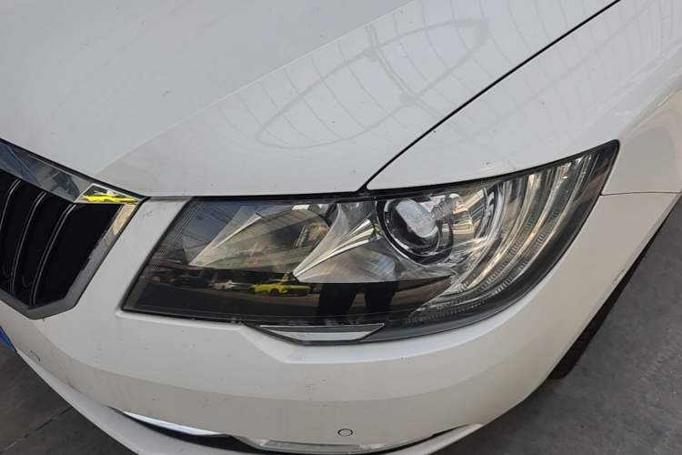 Used Skoda Superb 2013 1.8TSI Automatic Yashi Edition Left Front Headlight