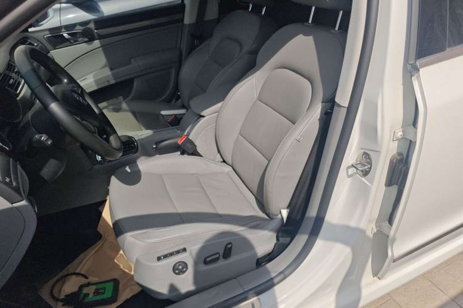 Used Skoda Superb 2013 1.8TSI Automatic Yashi Edition Left Front Seat