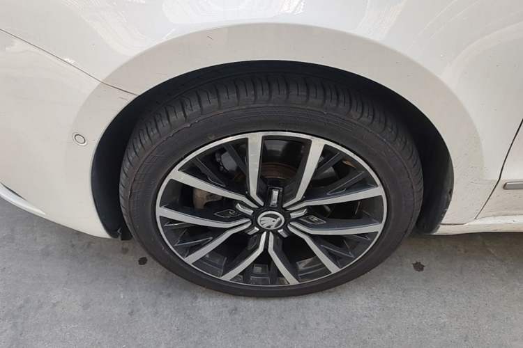 Used Skoda Superb 2013 1.8TSI Automatic Yashi Edition Left Front Wheel Hub