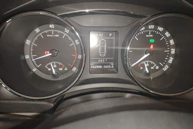 Used Skoda Superb 2013 1.4 TSI DSG Prestige Edition Odometer Close Up