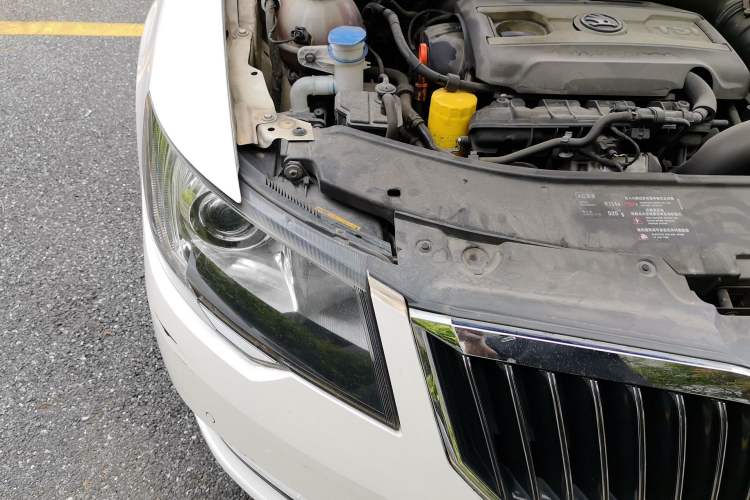 Used Skoda Superb 2013 2.0 TSI DSG Luxury Edition Right Front Headlight