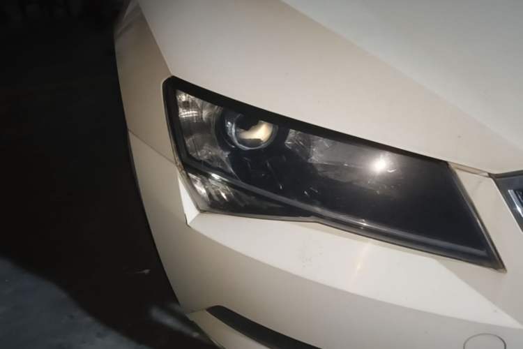 Used Skoda Superb 2013 1.4TSI DSG Sport Edition Right Front Headlight