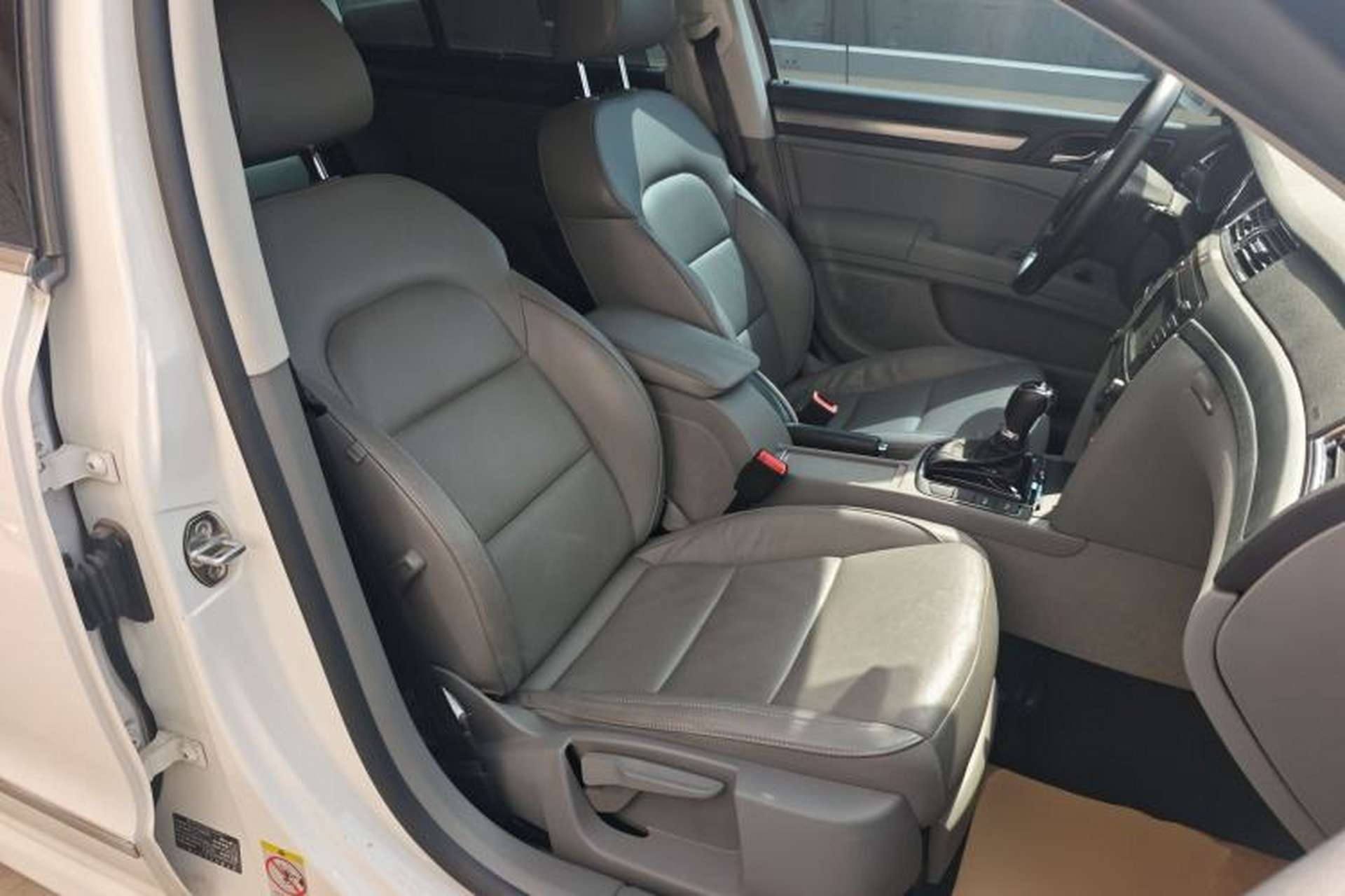 Used Skoda Superb 2013 1.8TSI Automatic Yashi Edition Right Front Seat