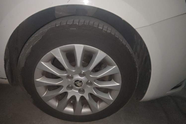 Used Skoda Superb 2013 1.4 TSI DSG Prestige Edition Right Front Wheel Hub