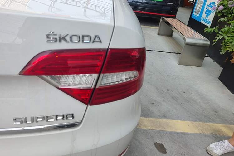 Used Skoda Superb 2013 1.8TSI Automatic Yashi Edition Right Rear Taillight