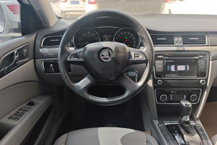 Used Skoda Superb 2013 1.8TSI Automatic Yashi Edition Steering Wheel