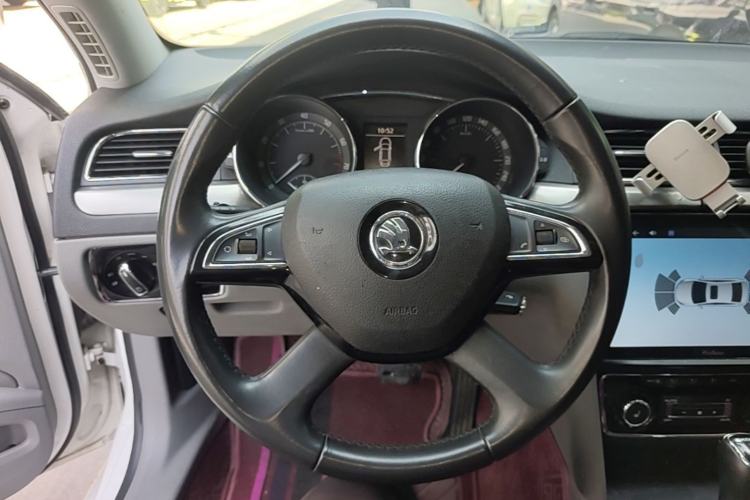 Used Skoda Superb 2013 1.8TSI Automatic Yashi Edition Steering Wheel