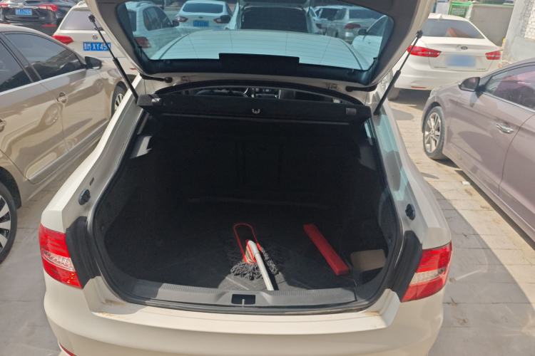 Used Skoda Superb 2013 1.8TSI Automatic Yashi Edition Trunk