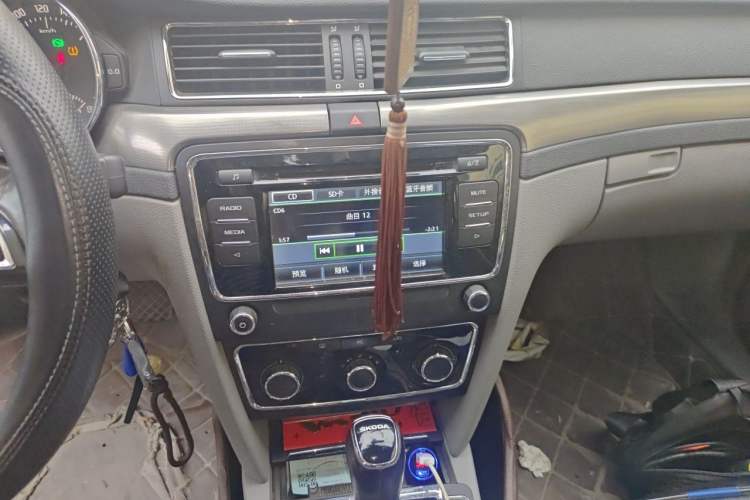 Used Skoda Superb 2013 1.8TSI Automatic MingShi Edition Audio And AC Panel