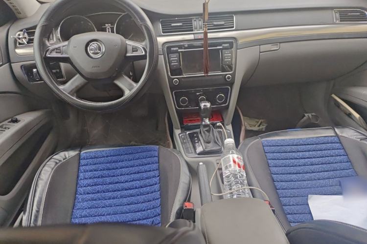 Used Skoda Superb 2013 1.8TSI Automatic MingShi Edition Center Console