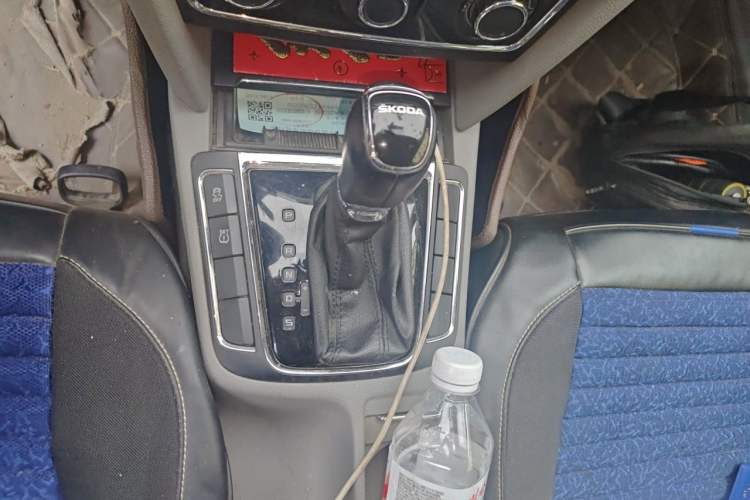 Used Skoda Superb 2013 1.8TSI Automatic MingShi Edition Gear Lever
