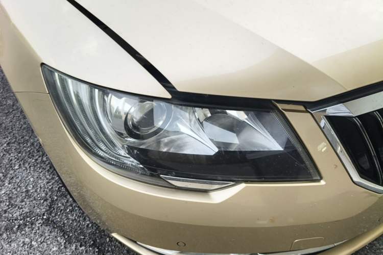 Used Skoda Superb 2013 1.8TSI Automatic Yashi Edition Right Front Headlight