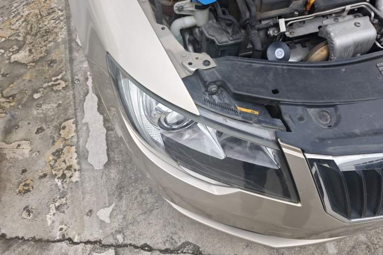 Used Skoda Superb 2013 1.4TSI DSG Sport Edition Right Front Headlight