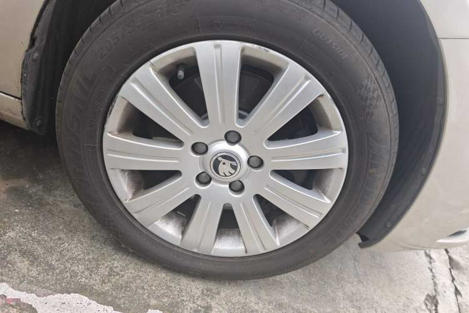 Used Skoda Superb 2013 1.4TSI DSG Sport Edition Right Front Wheel Hub