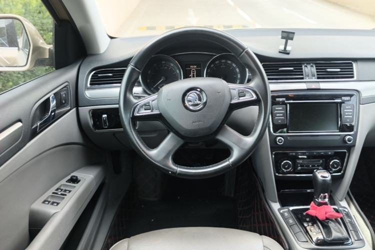 Used Skoda Superb 2013 1.8TSI Automatic Yashi Edition Steering Wheel