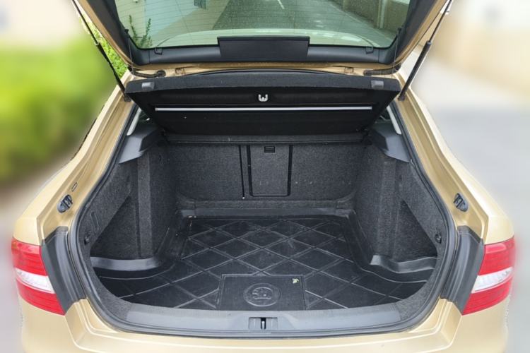 Used Skoda Superb 2013 1.8TSI Automatic Yashi Edition Trunk