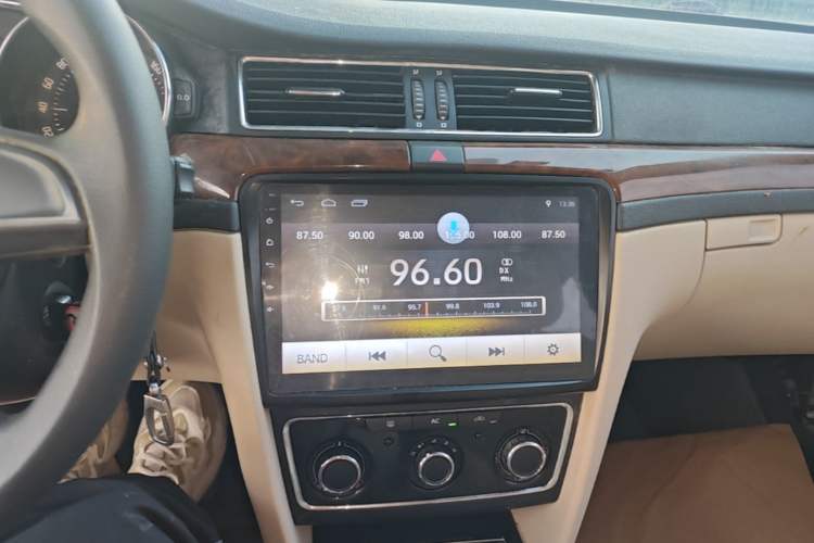 Used Skoda Superb 2015 1.8TSI Manual Shen Shi Edition Audio And AC Panel