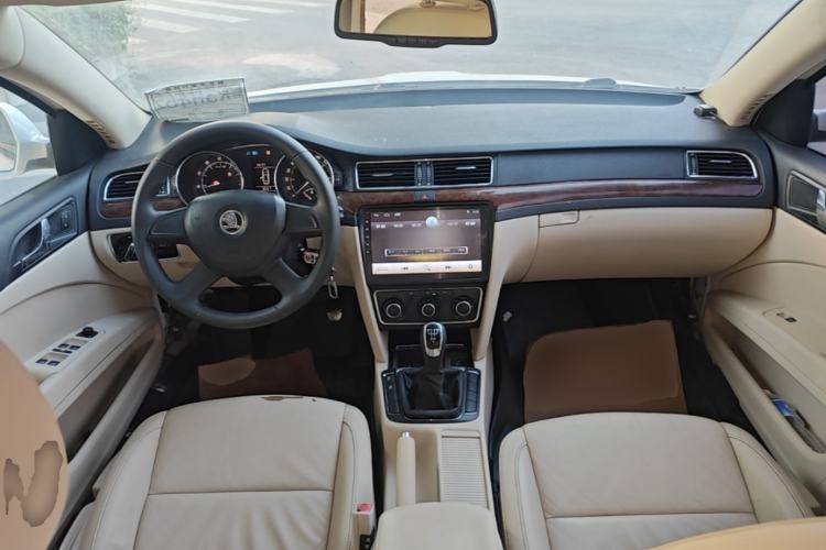 Used Skoda Superb 2015 1.8TSI Manual Shen Shi Edition Center Console