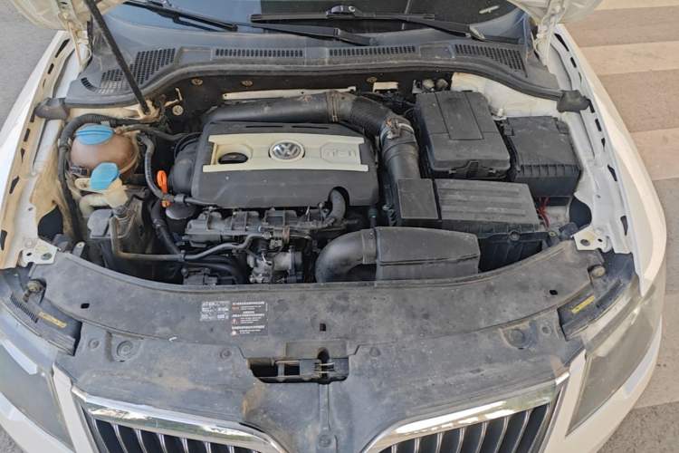 Used Skoda Superb 2015 1.8TSI Manual Shen Shi Edition Engine Bay