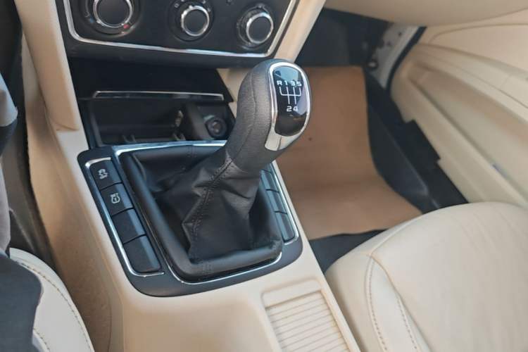 Used Skoda Superb 2015 1.8TSI Manual Shen Shi Edition Gear Lever