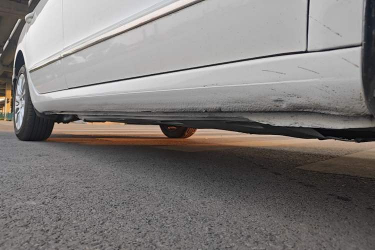 Used Skoda Superb 2015 1.8TSI Manual Shen Shi Edition Right Side Sill