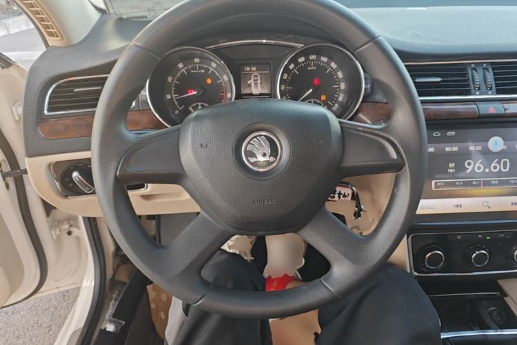 Used Skoda Superb 2015 1.8TSI Manual Shen Shi Edition Steering Wheel