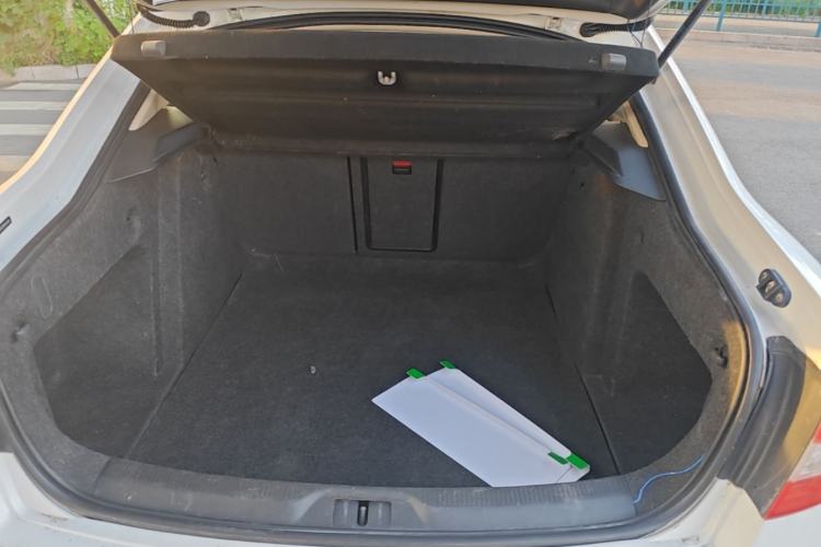 Used Skoda Superb 2015 1.8TSI Manual Shen Shi Edition Trunk