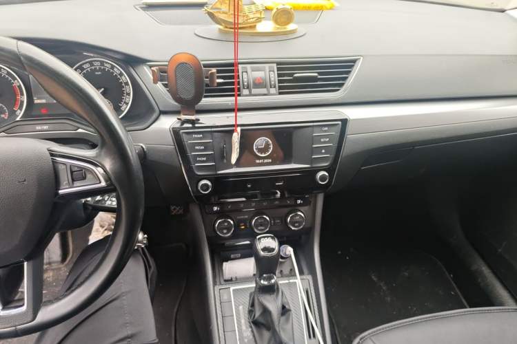 Used Skoda Superb 2016 TSI330 DSG Innovation Edition Audio And AC Panel
