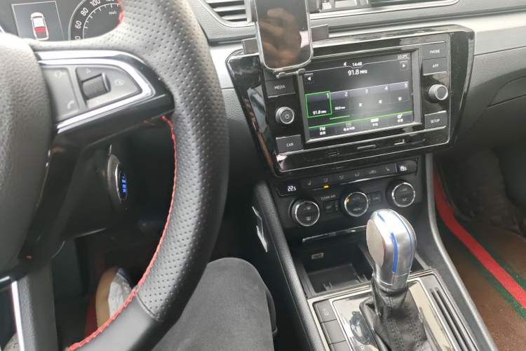 Used Skoda Superb 2016 TSI330 DSG Innovation Edition Audio And AC Panel
