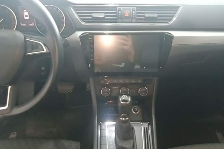 Used Skoda Superb 2016 TSI280 DSG Innovation Edition Audio And AC Panel
