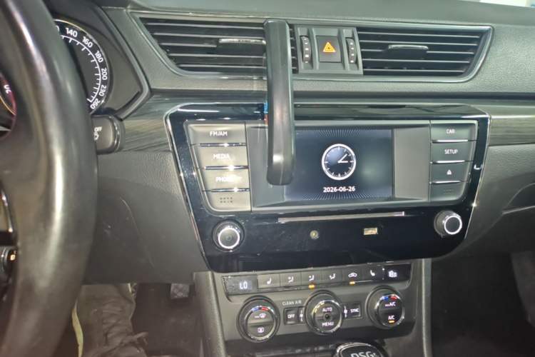 Used Skoda Superb 2016 TSI330 DSG Smart Drive Edition Audio And AC Panel