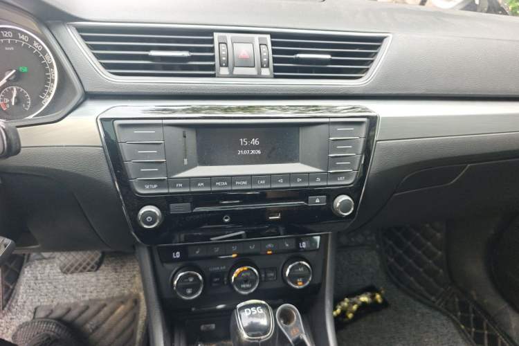 Used Skoda Superb 2016 TSI280 DSG Innovation Edition Audio And AC Panel