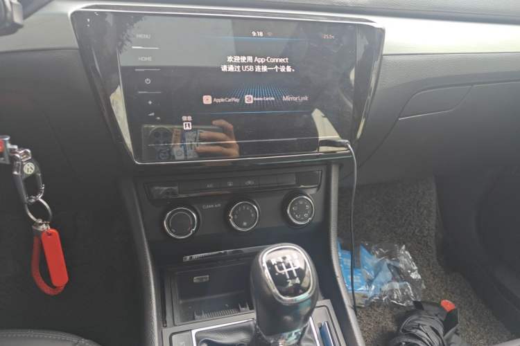 Used Skoda Superb 2016 TSI280 Manual Front-Drive Version Audio And AC Panel