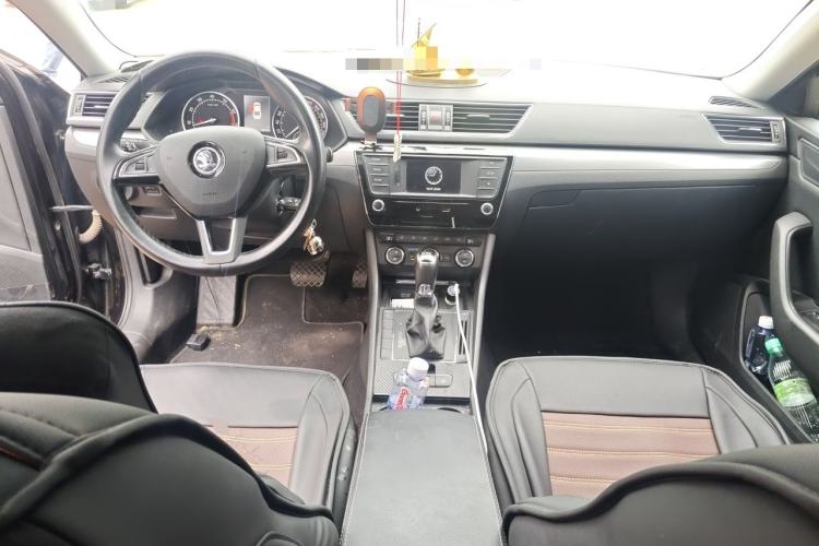 Used Skoda Superb 2016 TSI330 DSG Innovation Edition Center Console