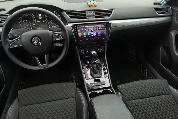 Used Skoda Superb 2016 TSI280 DSG Innovation Edition Center Console
