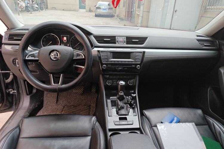 Used Skoda Superb 2016 TSI280 DSG Innovation Edition Center Console