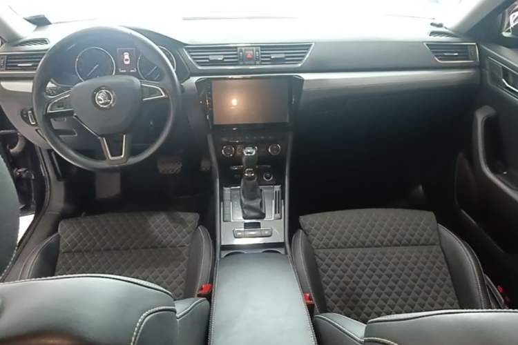Used Skoda Superb 2016 TSI280 DSG Innovation Edition Center Console