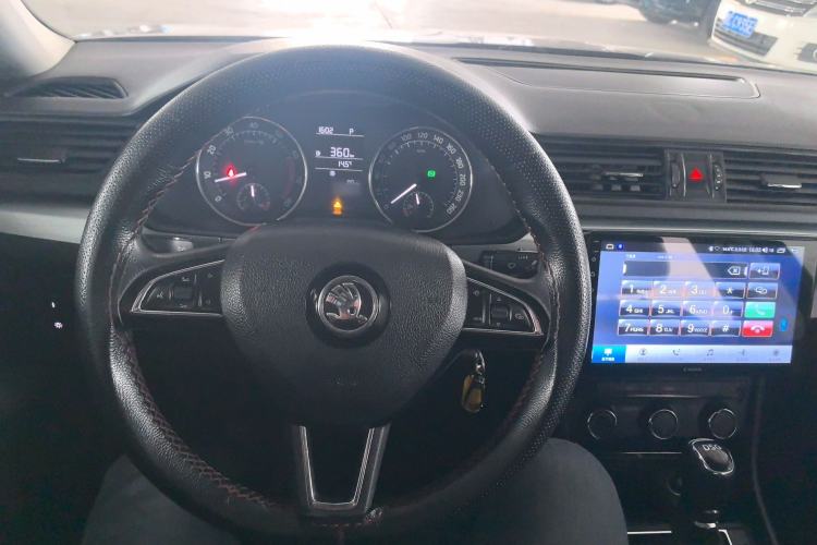 Used Skoda Superb 2016 TSI330 DSG Innovation Edition Center Console