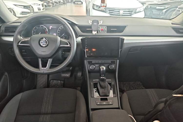 Used Skoda Superb 2016 TSI280 DSG Advanced Edition Center Console