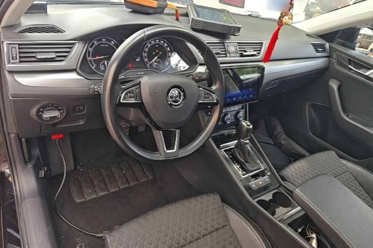 Used Skoda Superb 2016 TSI280 DSG Innovation Edition Center Console