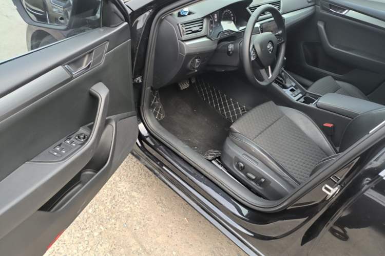 Used Skoda Superb 2016 TSI280 DSG Innovation Edition Driver Seat