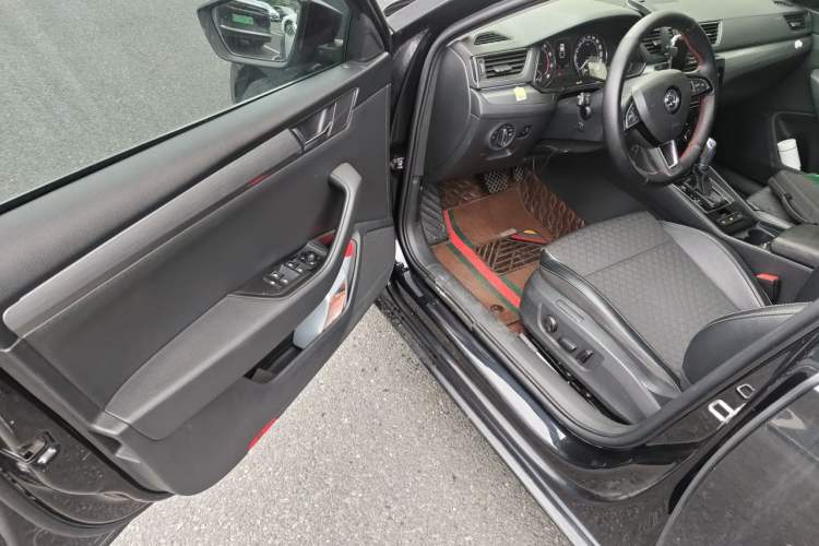 Used Skoda Superb 2016 TSI330 DSG Innovation Edition Driver Seat