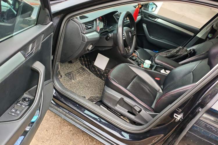 Used Skoda Superb 2016 TSI280 DSG Advanced Edition Driver Seat
