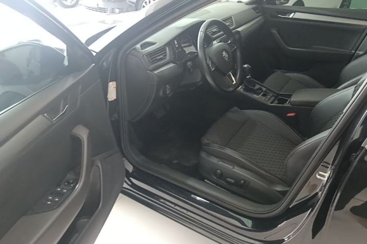 Used Skoda Superb 2016 TSI280 DSG Innovation Edition Driver Seat