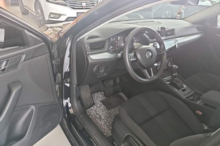 Used Skoda Superb 2016 TSI280 DSG Advanced Edition Driver Seat