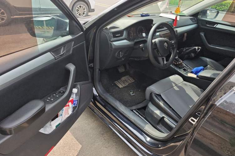 Used Skoda Superb 2016 TSI280 DSG Advanced Edition Driver Seat