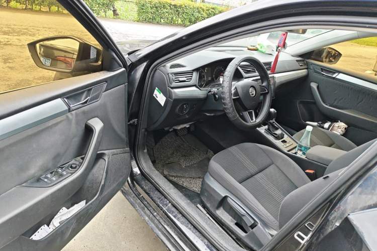 Used Skoda Superb 2016 TSI280 DSG Advanced Edition Driver Seat