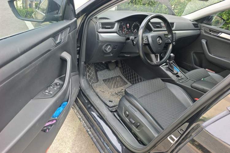 Used Skoda Superb 2016 TSI280 DSG Innovation Edition Driver Seat