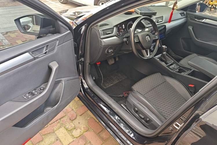 Used Skoda Superb 2016 TSI280 DSG Innovation Edition Driver Seat